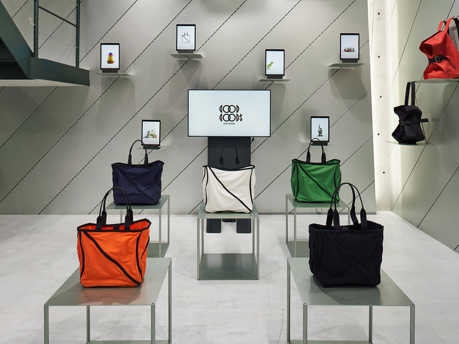 GOOD GOODS ISSEY MIYAKE WAKU