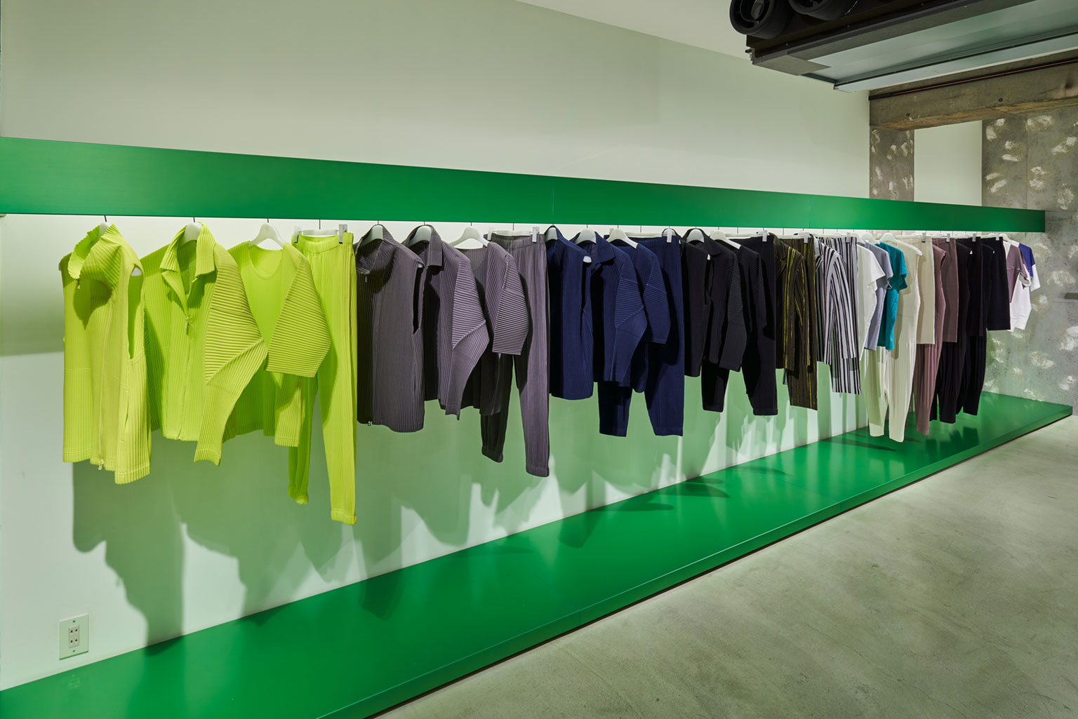 HOMME PLISSÉ ISSEY MIYAKE