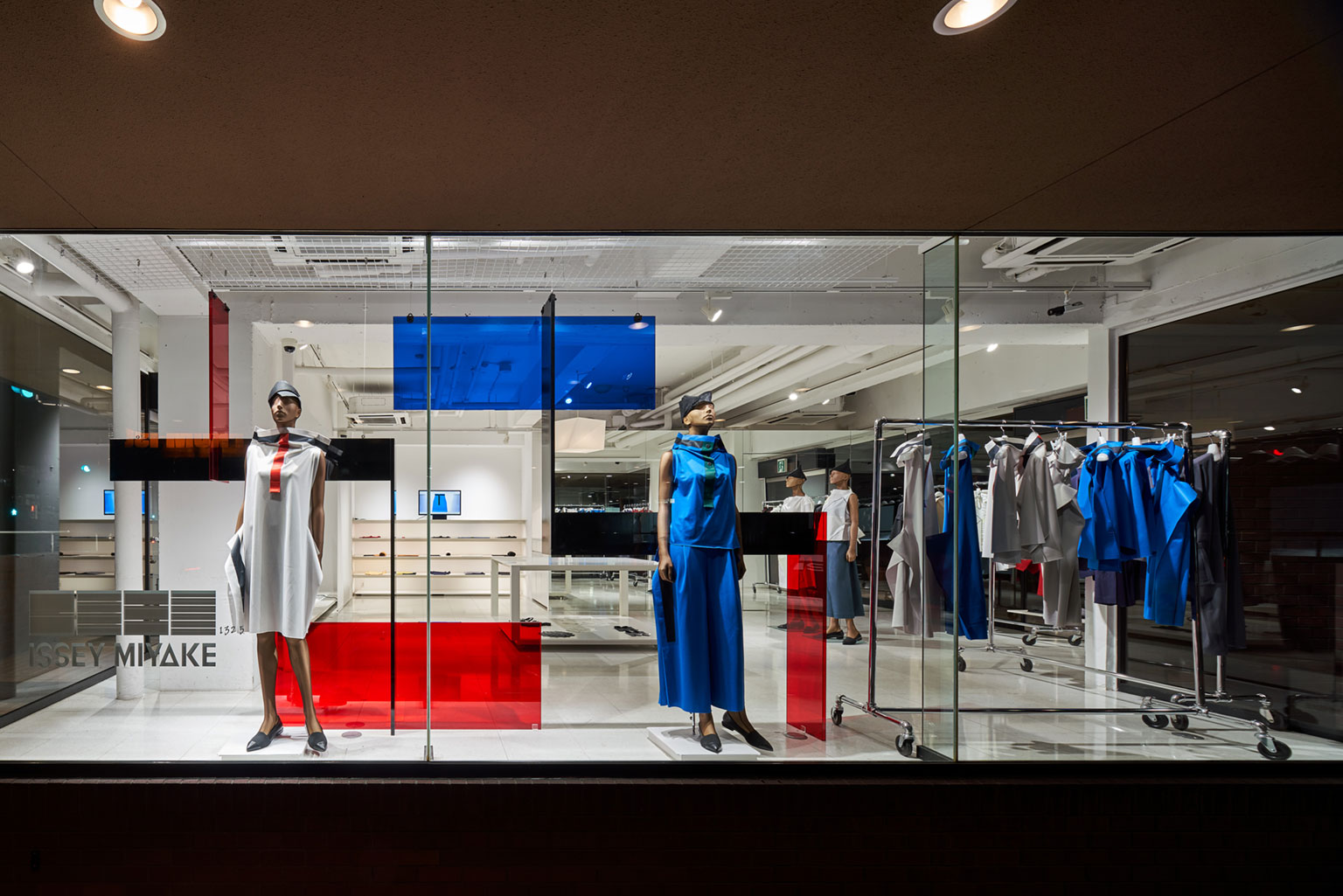 132 5. ISSEY MIYAKE