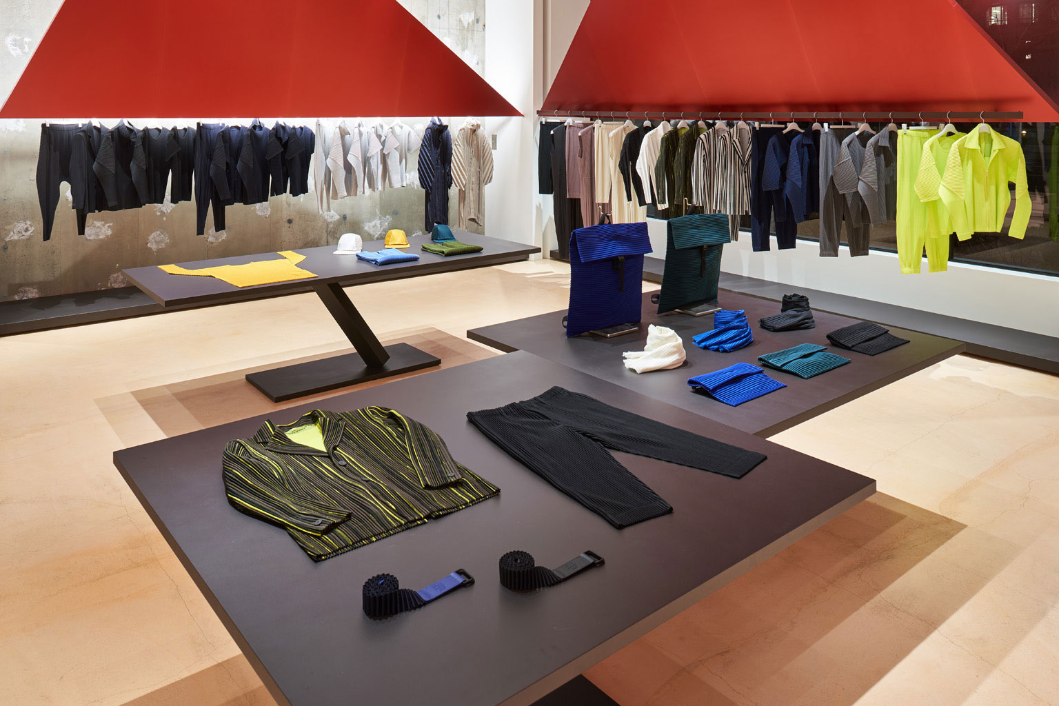 HOMME PLISSÉ ISSEY MIYAKE