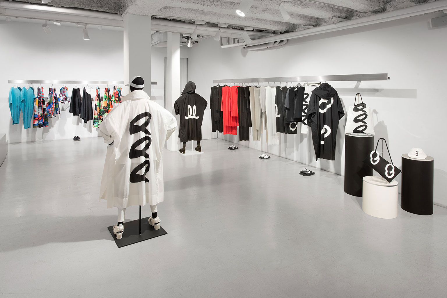 PLEATS PLEASE ISSEY MIYAKE