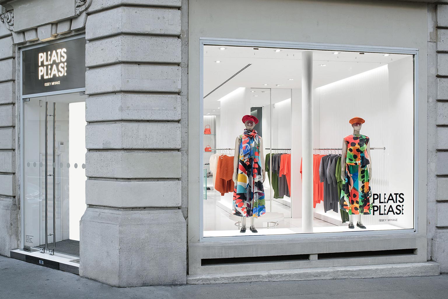 PLEATS PLEASE ISSEY MIYAKE / PARIS