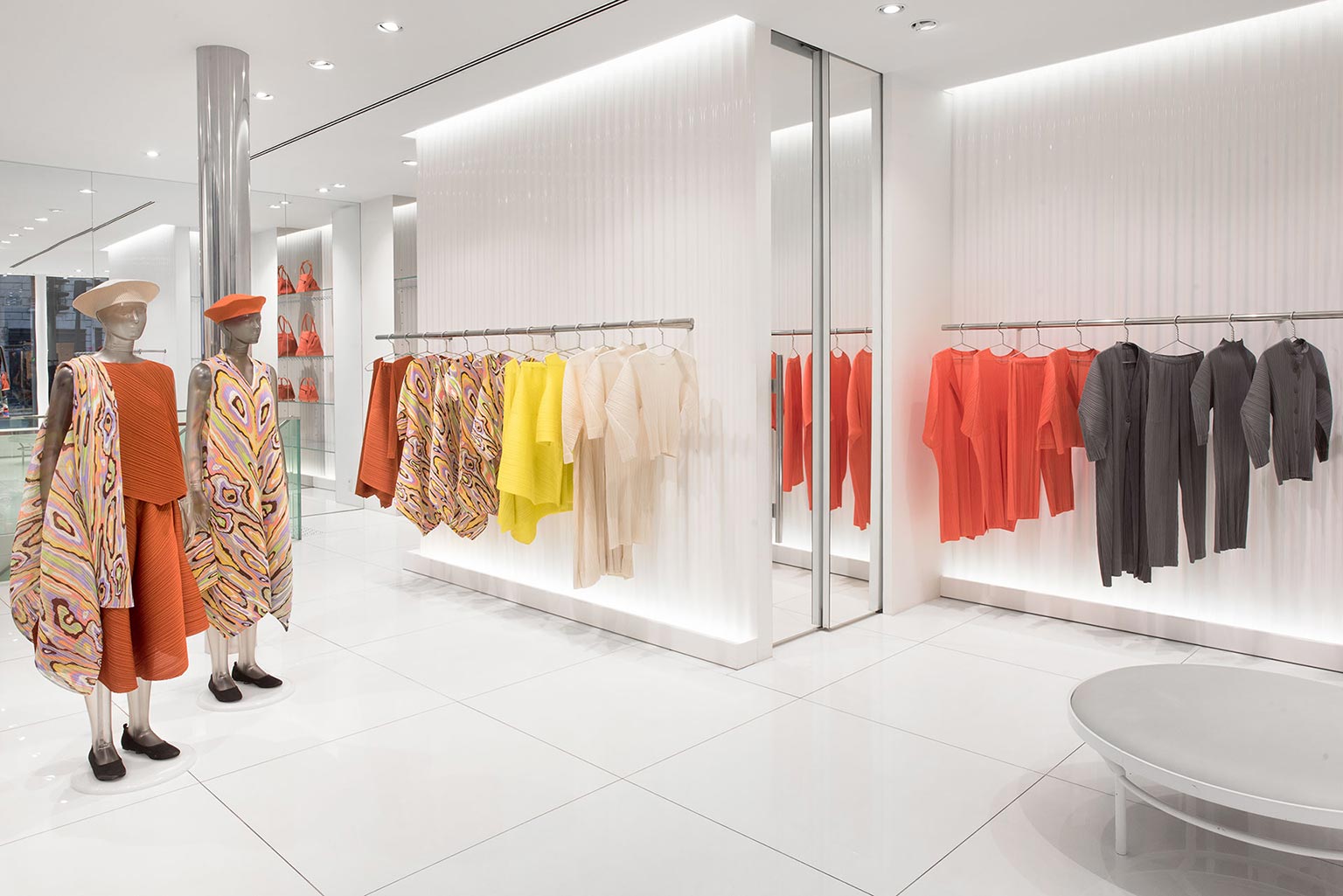 PLEATS PLEASE ISSEY MIYAKE / PARIS