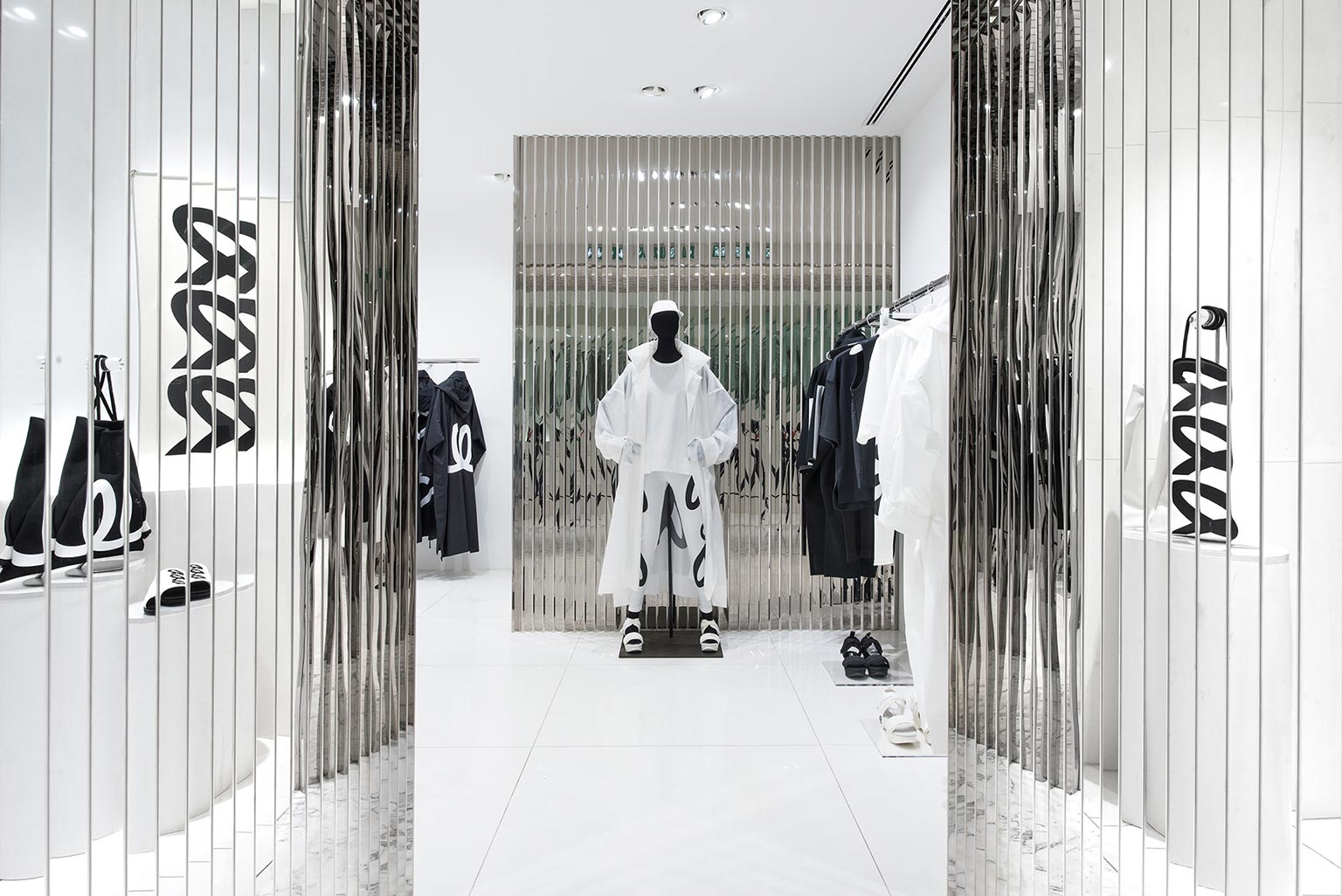 PLEATS PLEASE ISSEY MIYAKE / PARIS