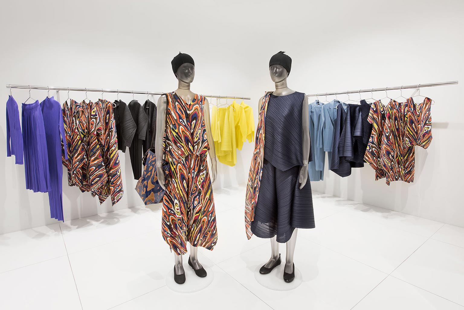 PLEATS PLEASE ISSEY MIYAKE / PARIS