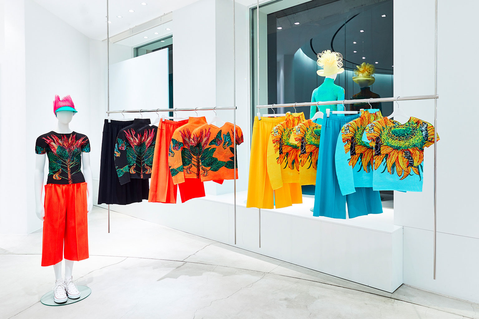 me ISSEY MIYAKE MIMI YOKOO “HANA”
