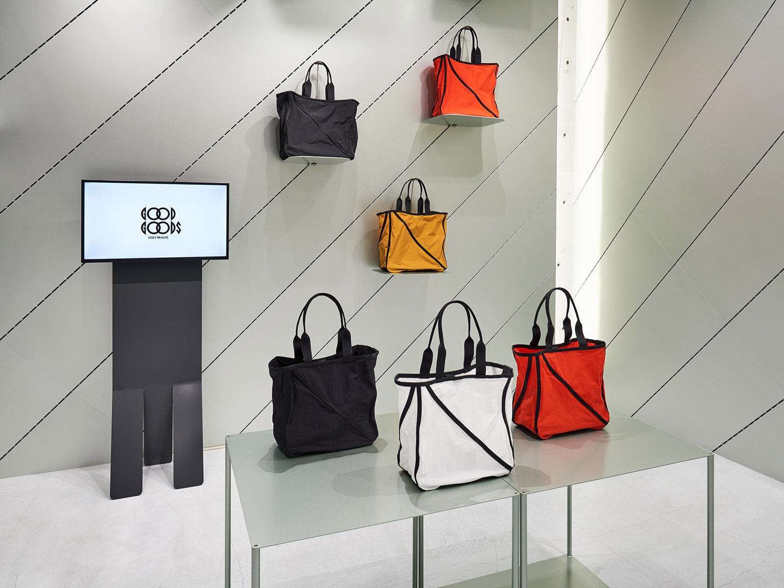 GOOD GOODS ISSEY MIYAKE WAKU