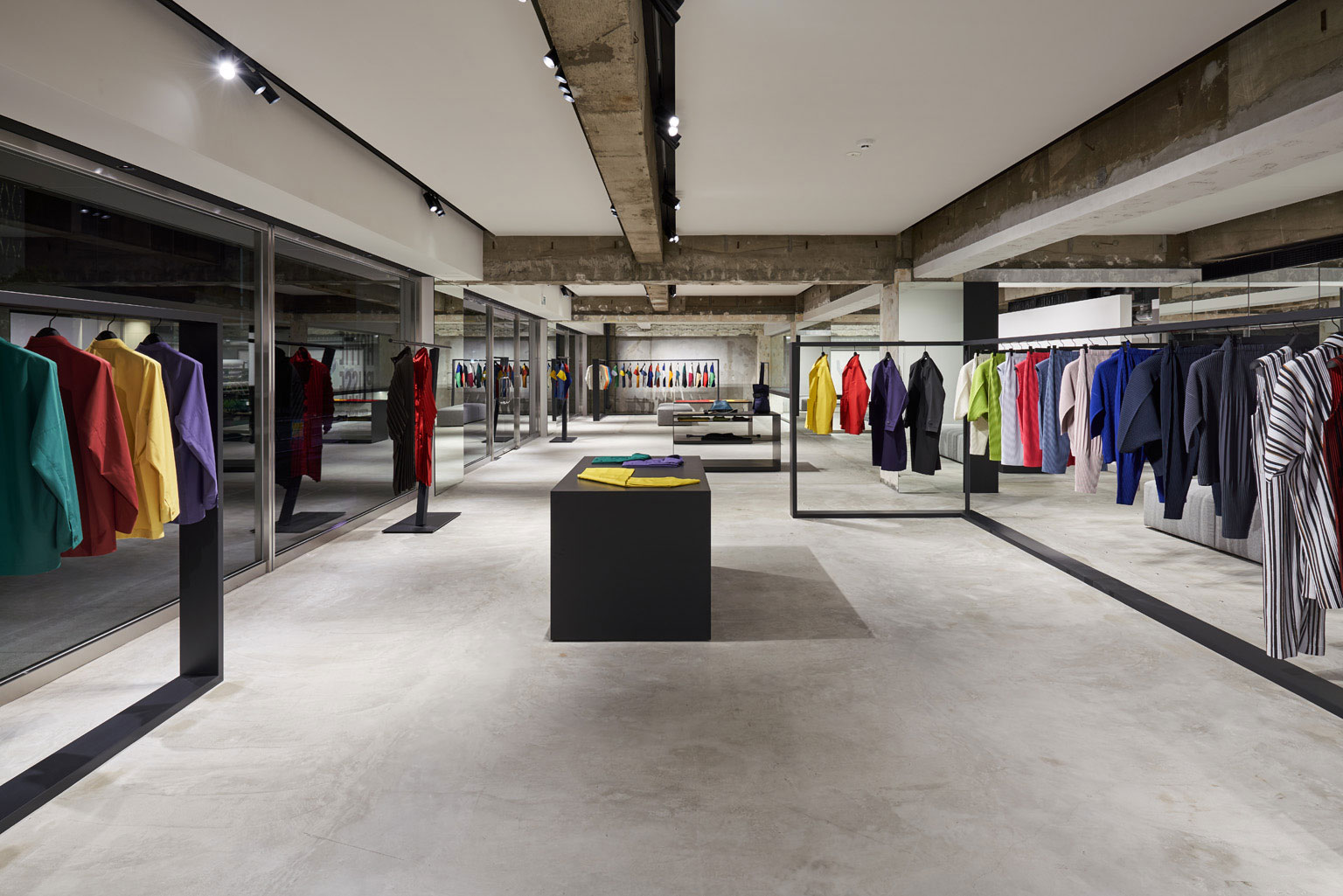 HOMME PLISSÉ ISSEY MIYAKE / AOYAMA