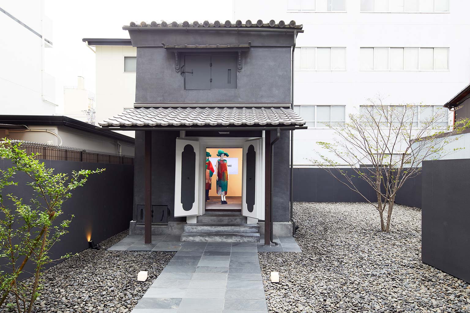 KURA展 “MONTAGE - Blink & Baked Stretch”