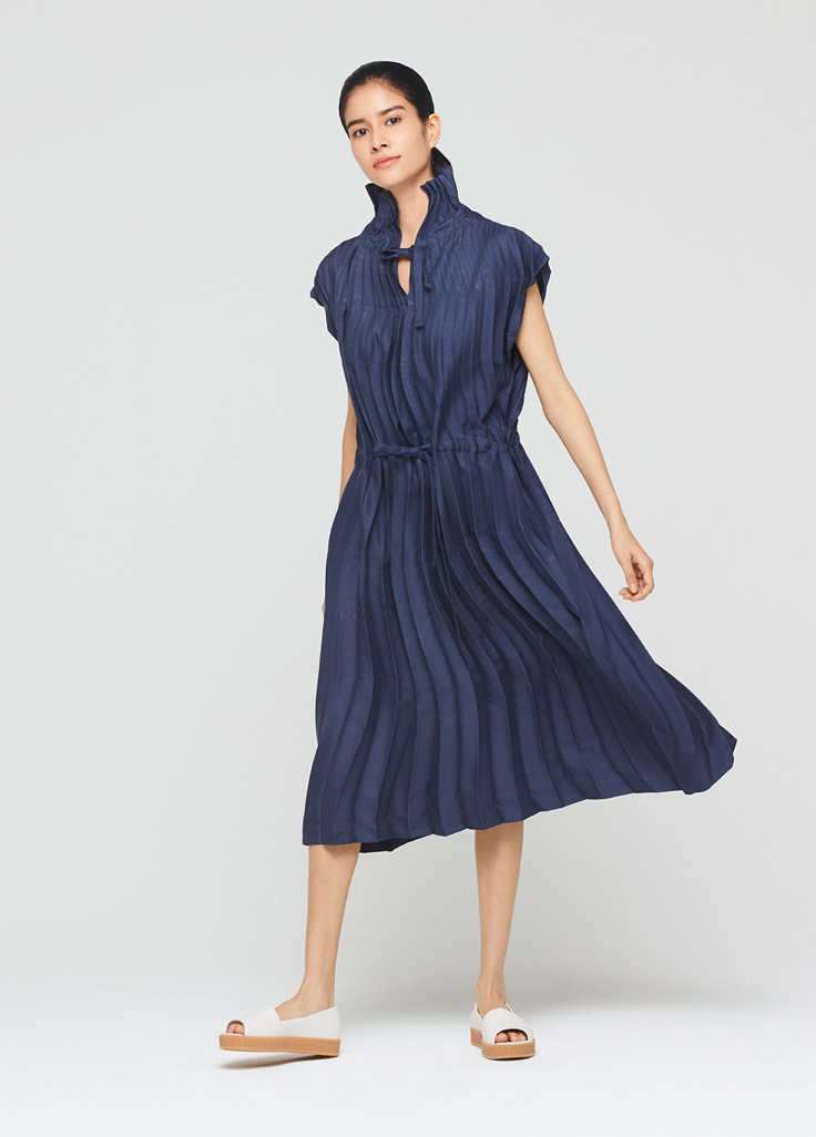 WAVE PLEATS