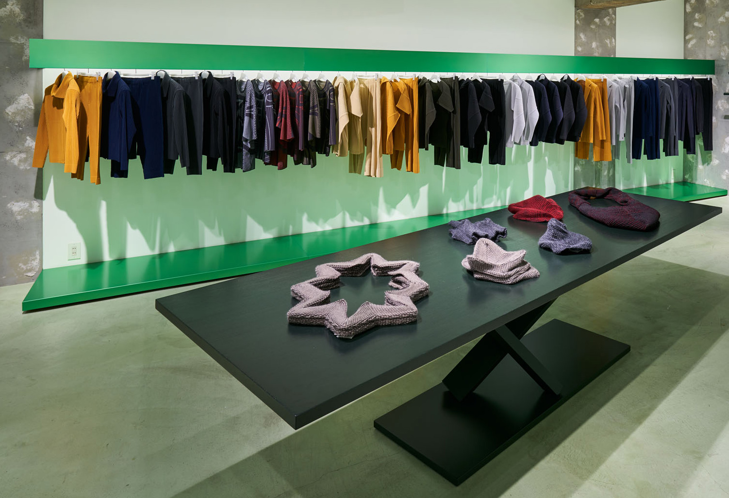 HOMME PLISSÉ ISSEY MIYAKE