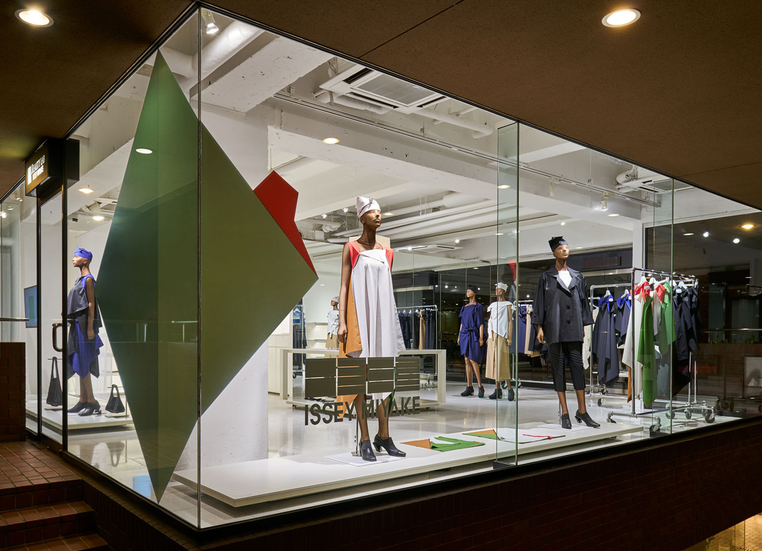 132 5. ISSEY MIYAKE