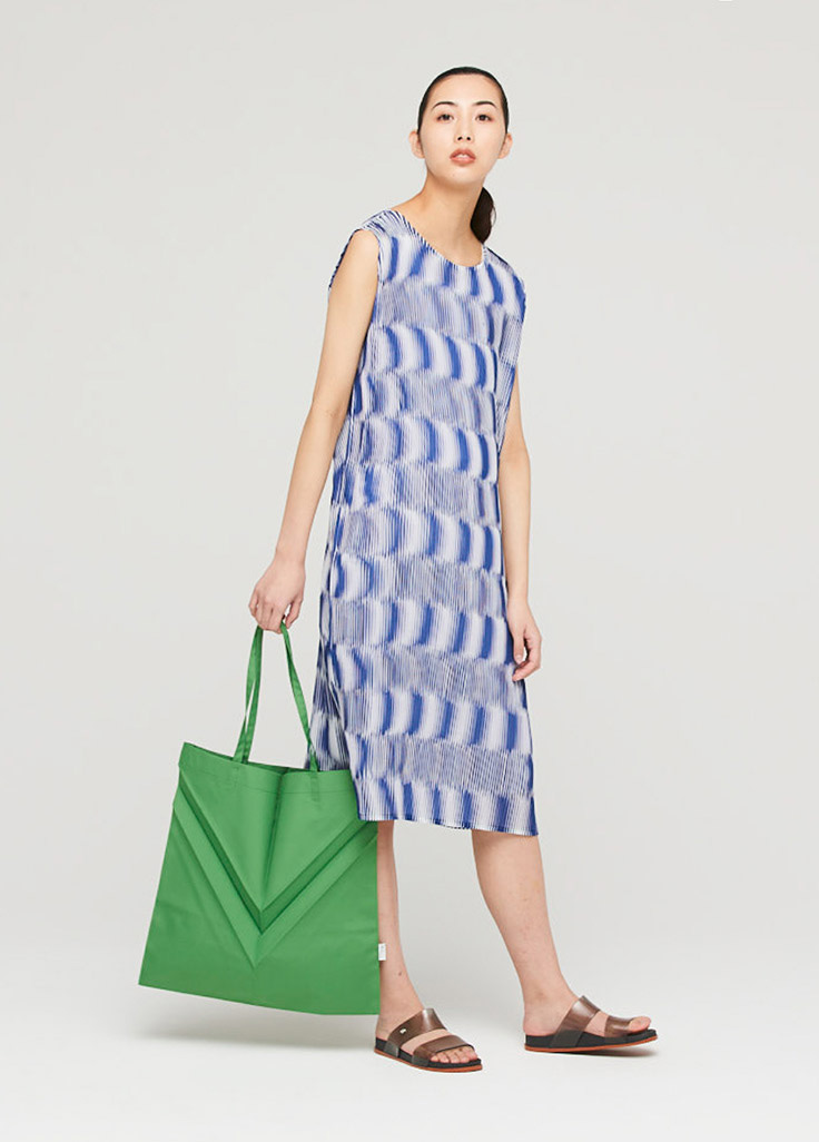 RUNNING STRIPE PLEATS
