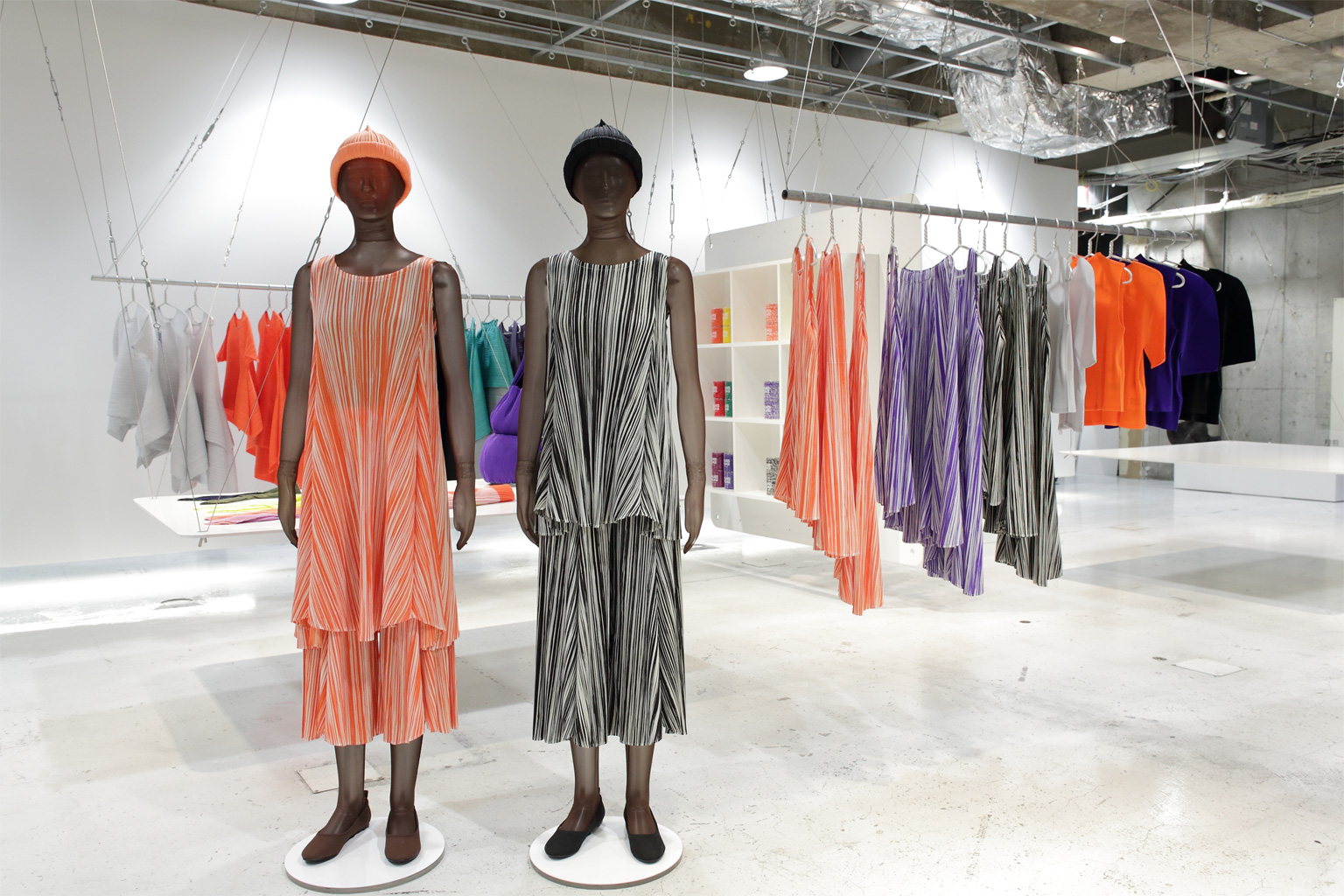 PLEATS PLEASE ISSEY MIYAKE
