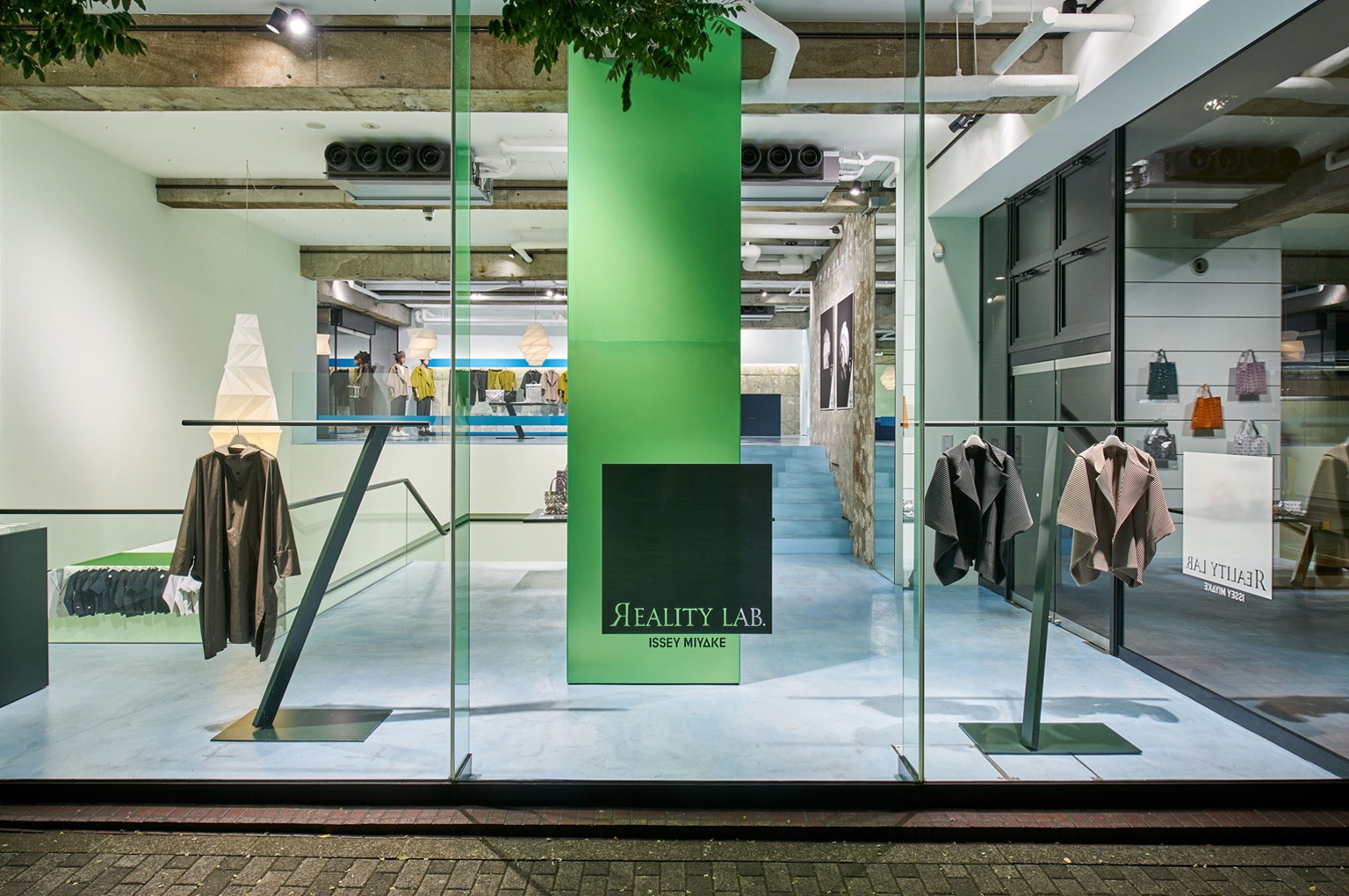REALITY LAB. ISSEY MIYAKE WINDOW