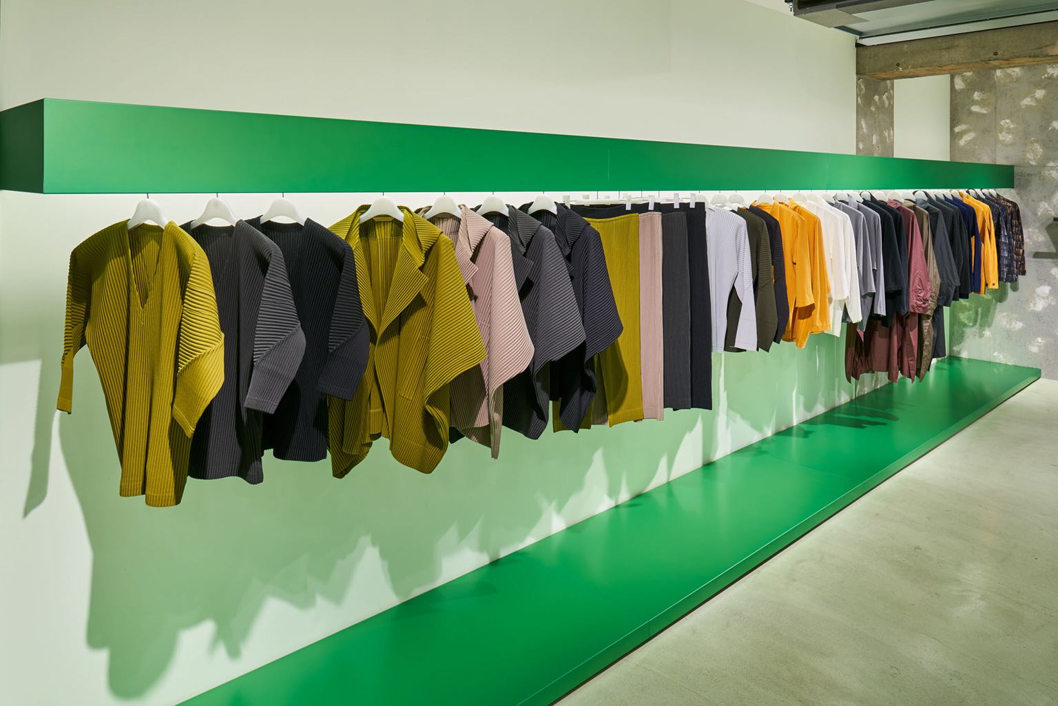 HOMME PLISSÉ ISSEY MIYAKE