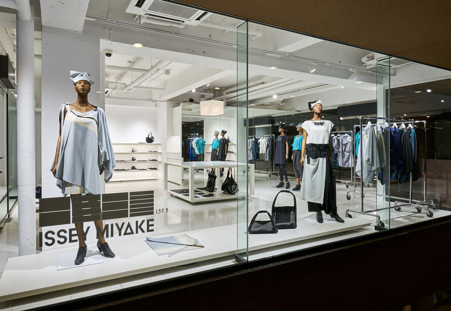 132 5. ISSEY MIYAKE