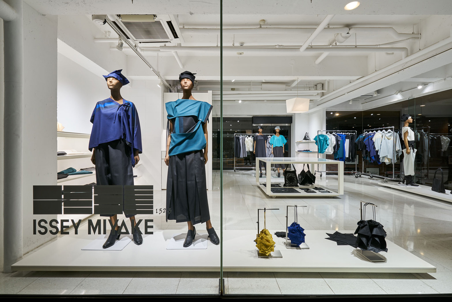 132 5. ISSEY MIYAKE