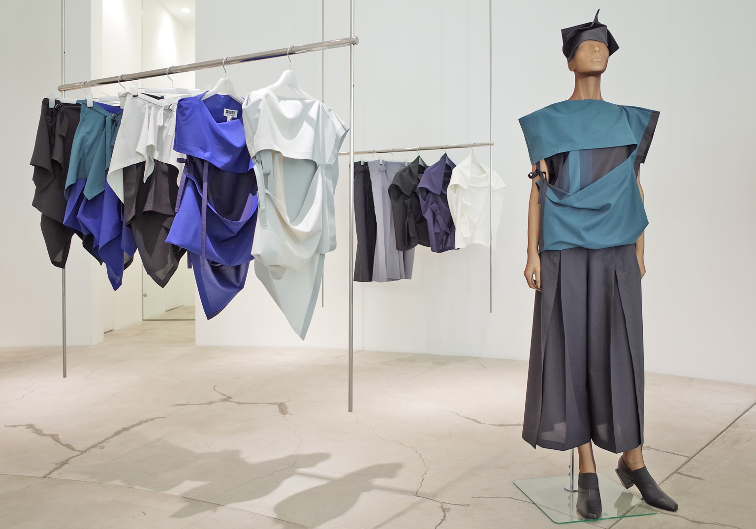 132 5. ISSEY MIYAKE