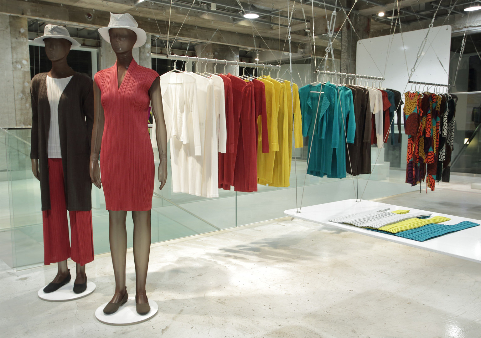 PLEATS PLEASE ISSEY MIYAKE