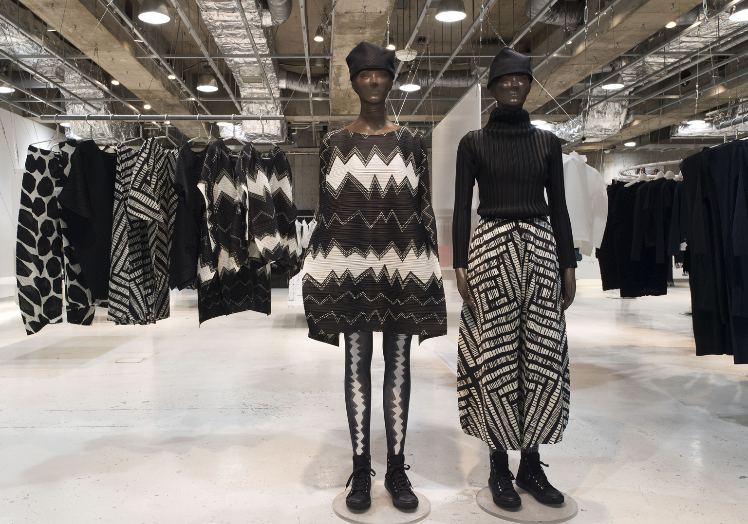 ELTTOB TEP ISSEY MIYAKE / SEMBA