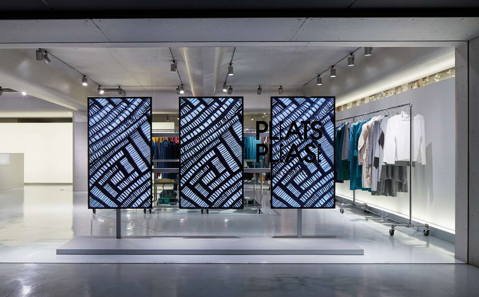 PLEATS PLEASE ISSEY MIYAKE / AOYAMA
