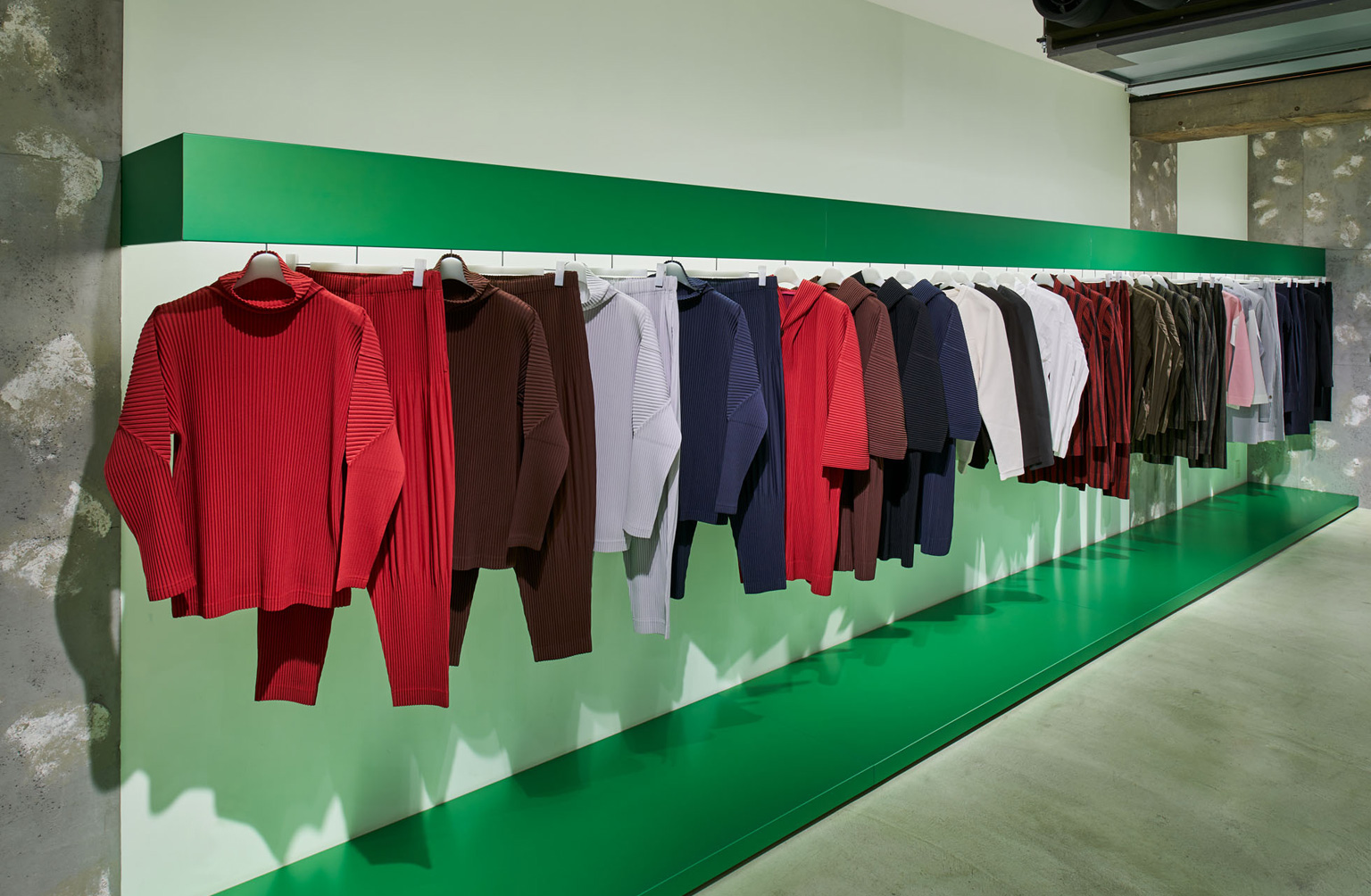 HOMME PLISSÉ ISSEY MIYAKE