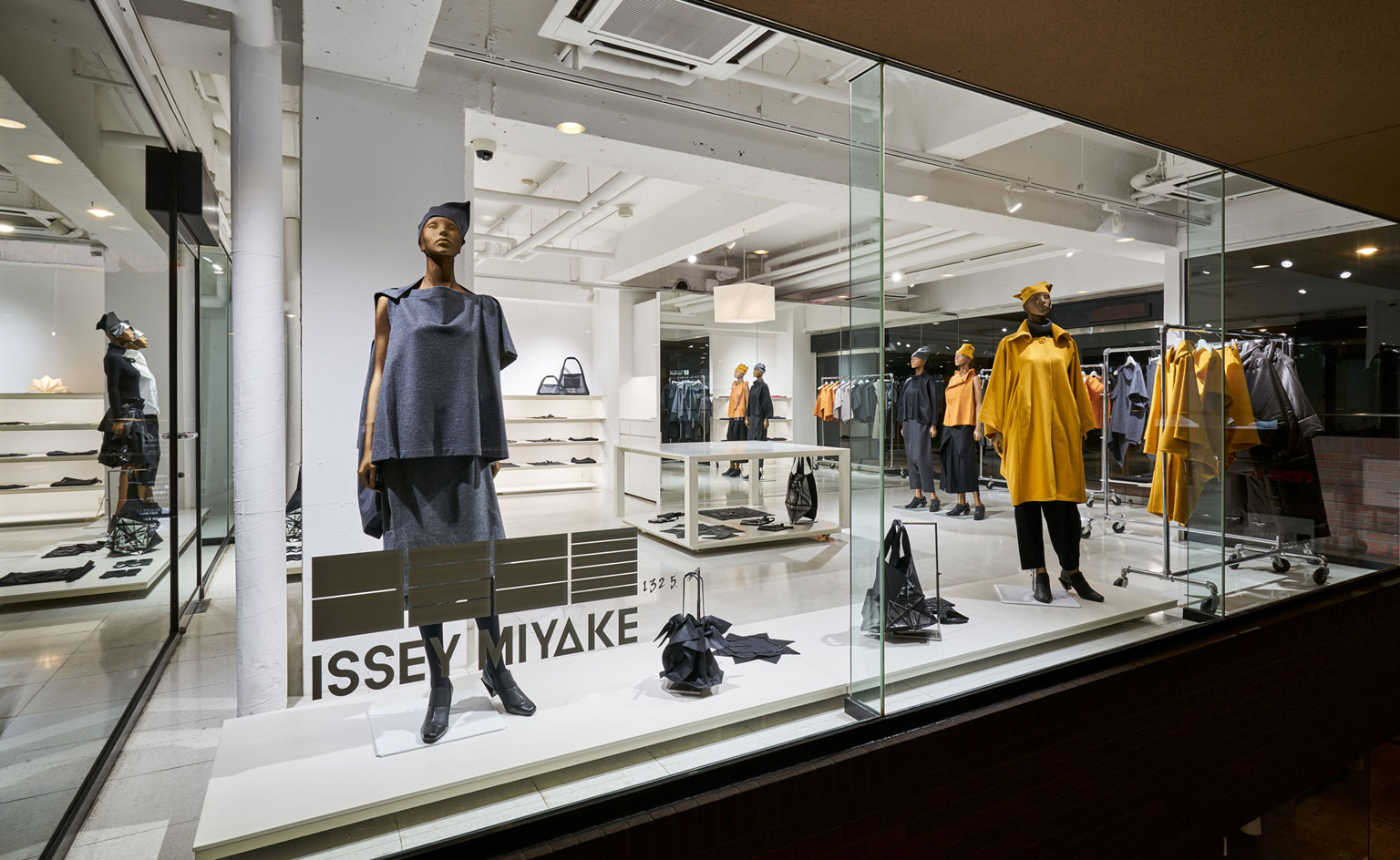 132 5. ISSEY MIYAKE
