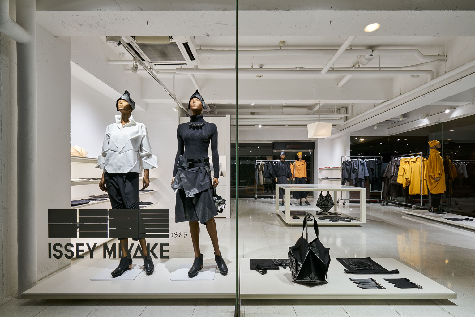 132 5. ISSEY MIYAKE