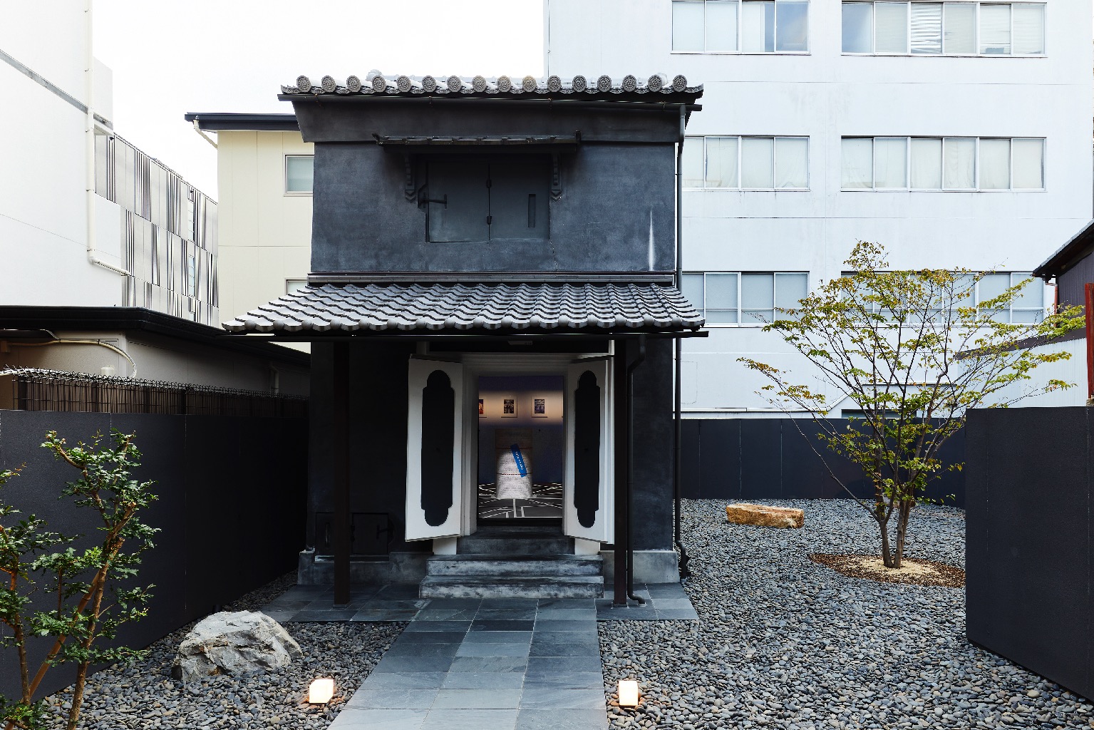 KURA展 特別展示 写真家ウルフガング・フォルツがみた「クリストとジャンヌ=クロード “包まれた凱旋門”」