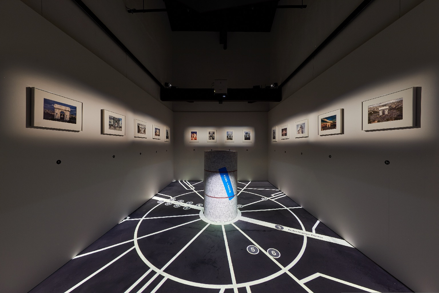 KURA展 特別展示 写真家ウルフガング・フォルツがみた「クリストとジャンヌ=クロード “包まれた凱旋門”」