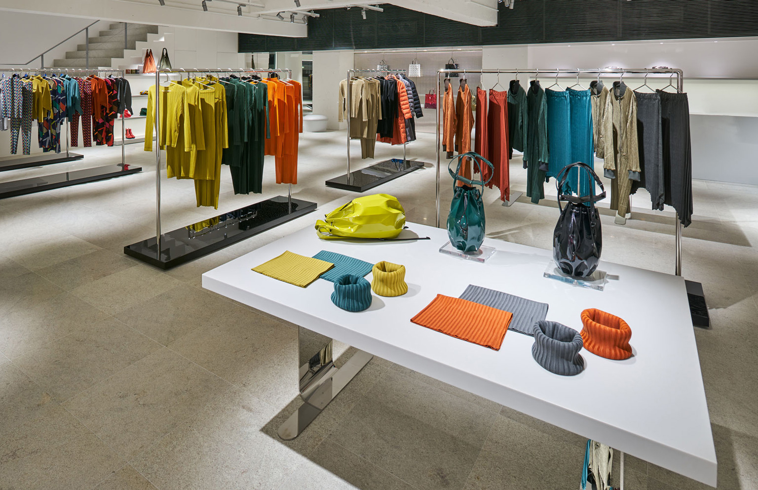 PLEATS PLEASE ISSEY MIYAKE