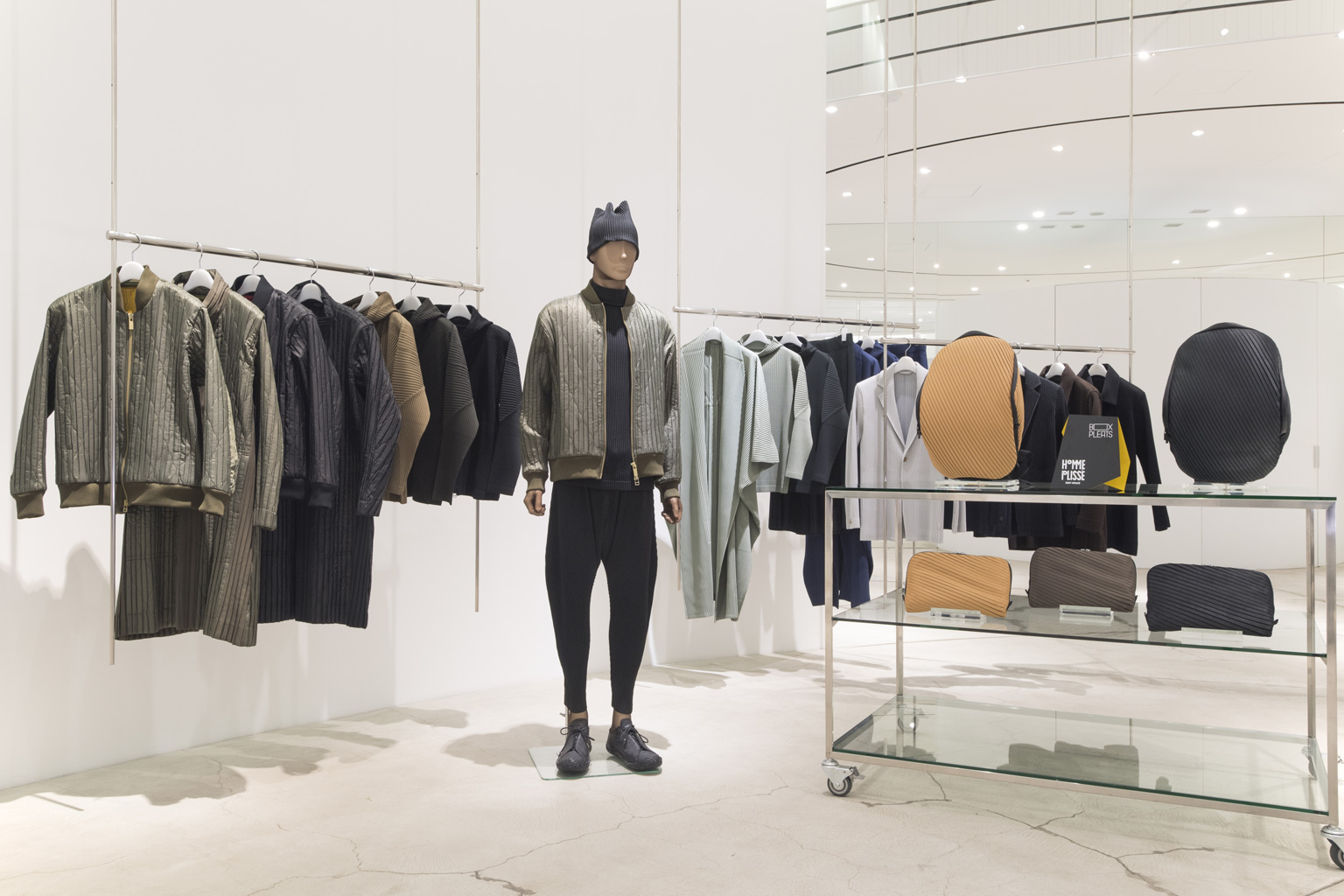 HOMME PLISSÉ ISSEY MIYAKE