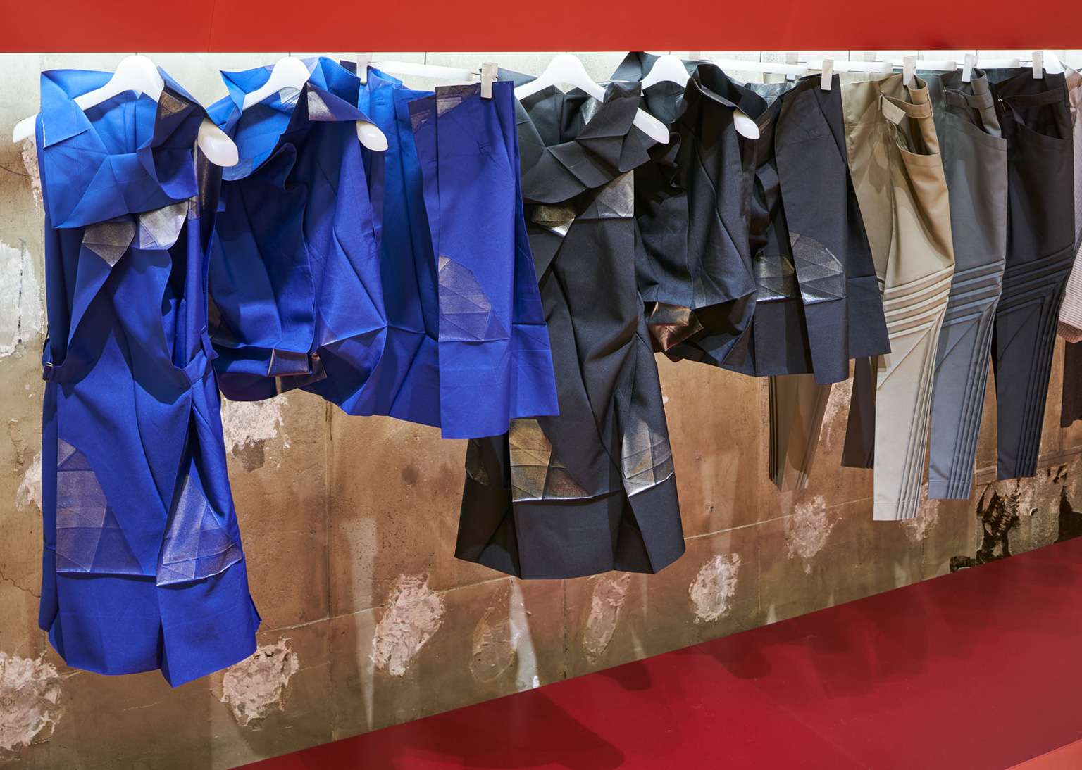 132 5. ISSEY MIYAKE