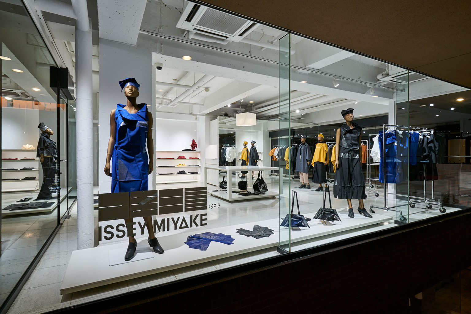132 5. ISSEY MIYAKE
