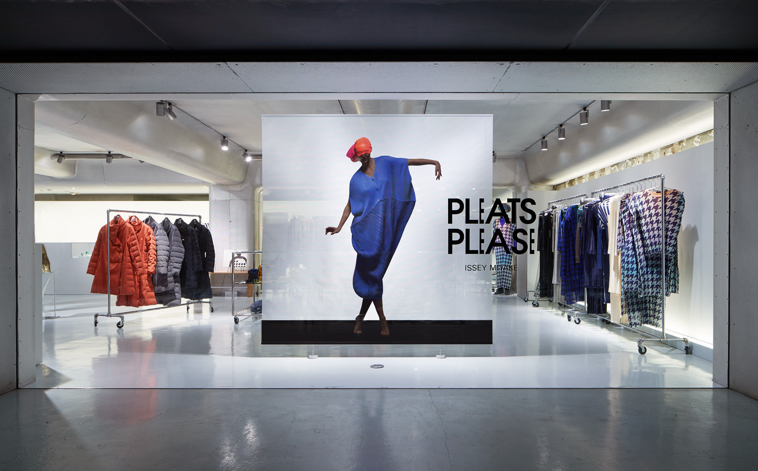 PLEATS PLEASE ISSEY MIYAKE / AOYAMA