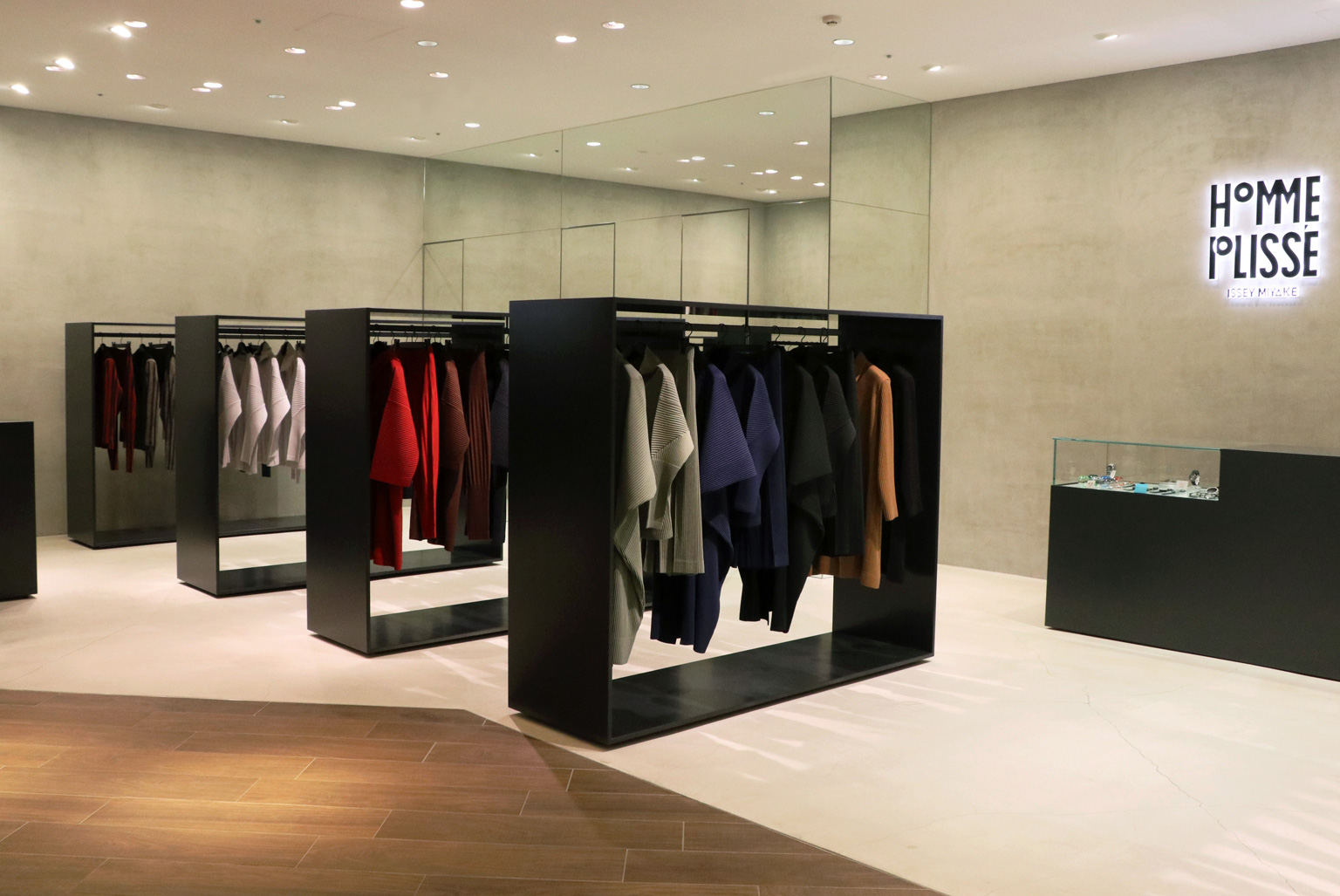 HOMME PLISSÉ ISSEY MIYAKE