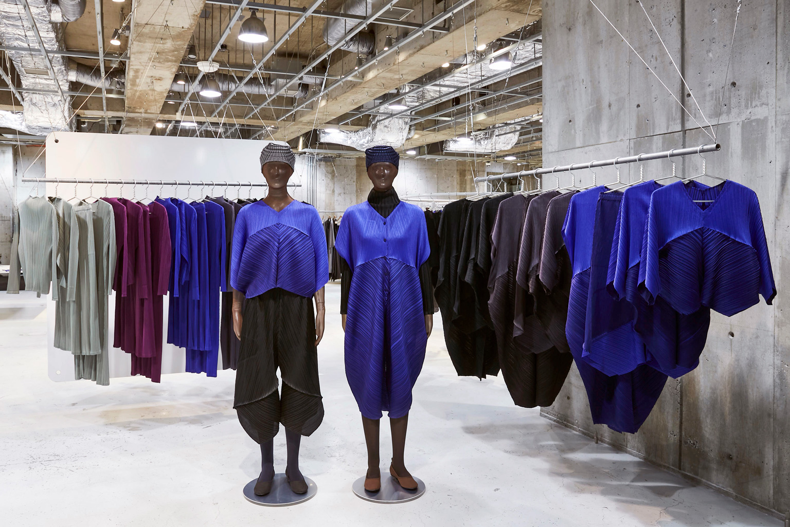 PLEATS PLEASE ISSEY MIYAKE