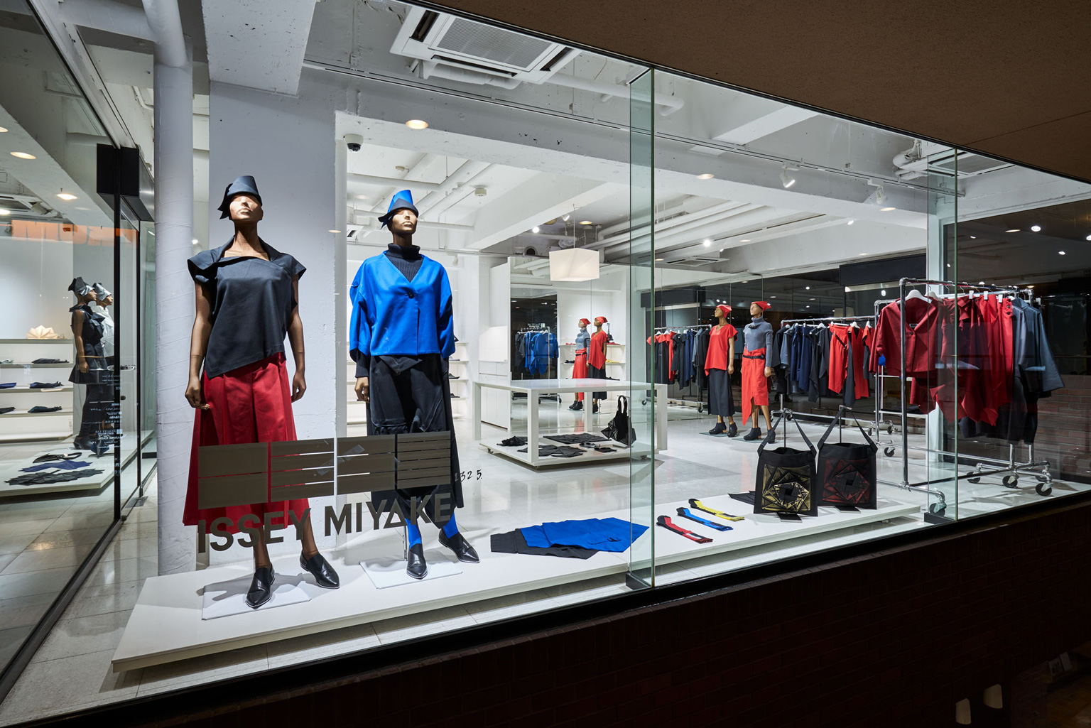 132 5. ISSEY MIYAKE