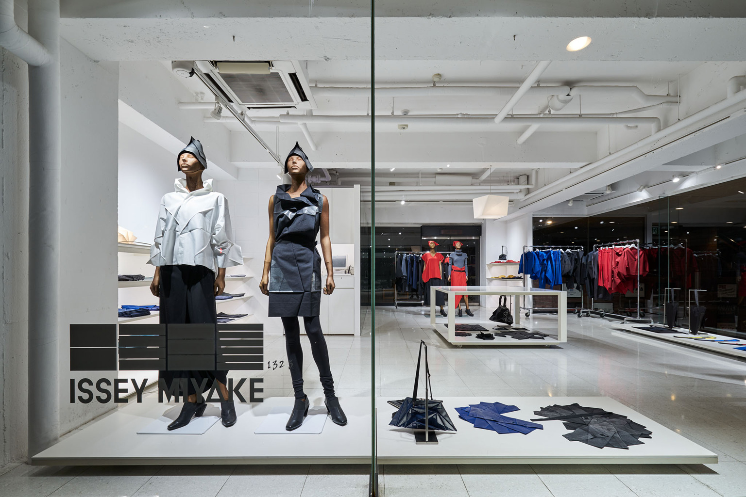132 5. ISSEY MIYAKE