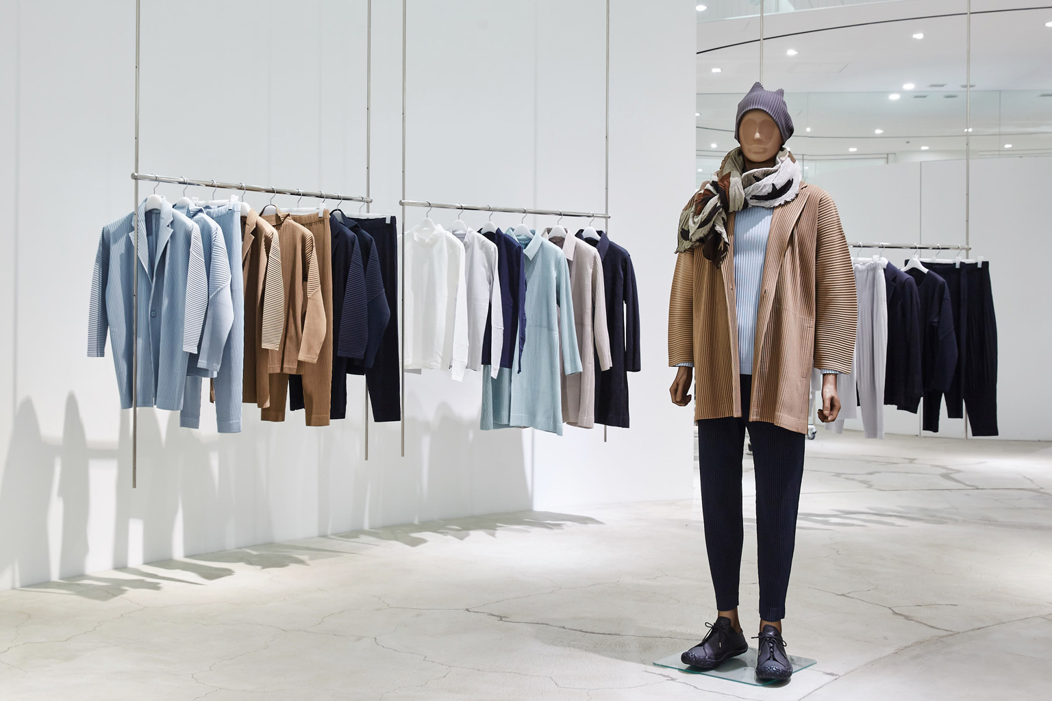 HOMME PLISSÉ ISSEY MIYAKE