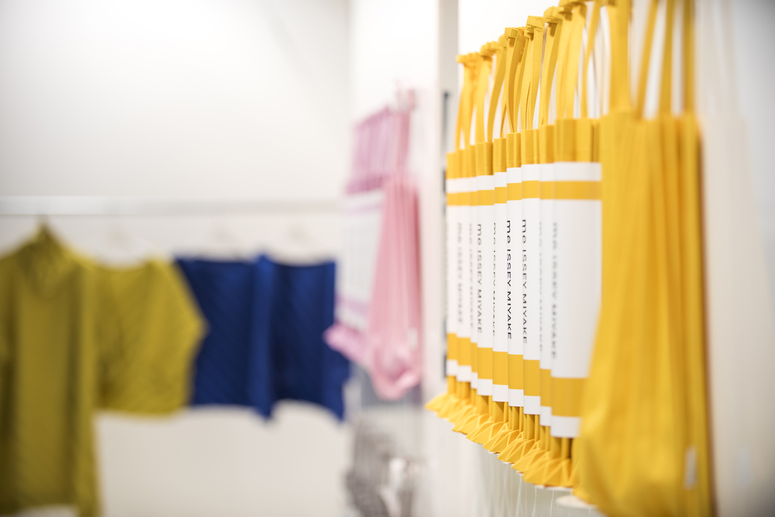 me ISSEY MIYAKE TRUNK PLEATS BAG