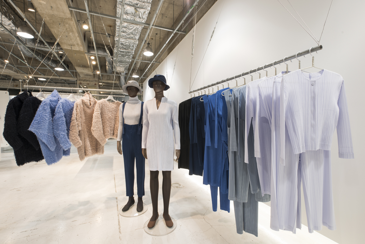 PLEATS PLEASE ISSEY MIYAKE