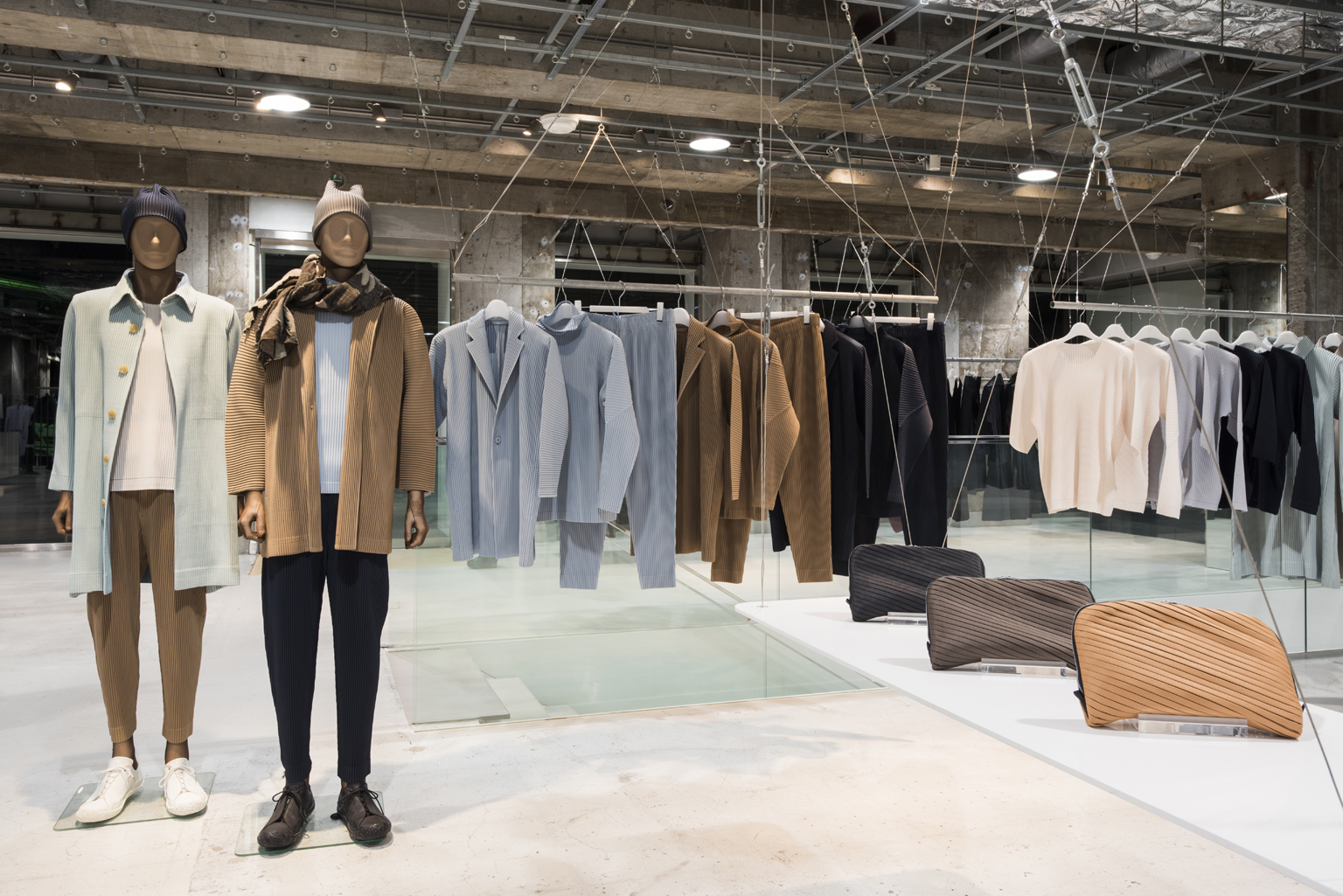 HOMME PLISSÉ ISSEY MIYAKE