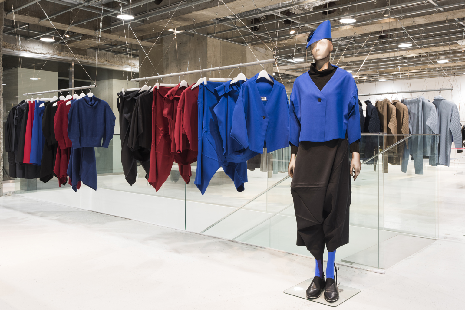 132 5. ISSEY MIYAKE