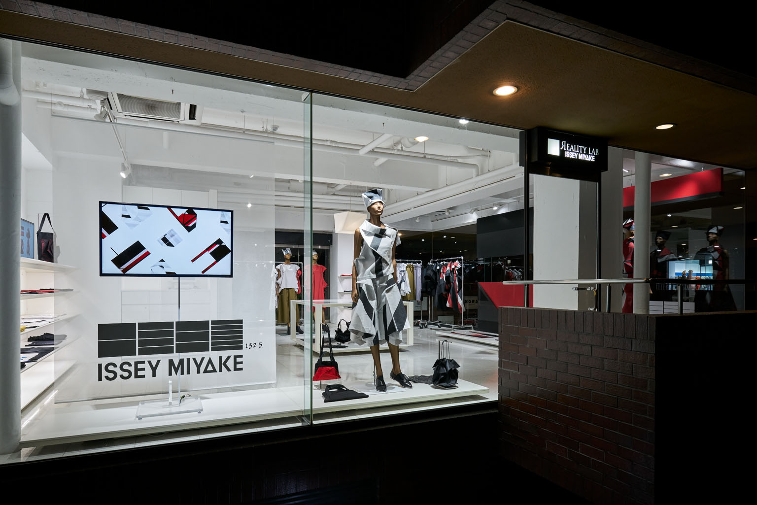 132 5. ISSEY MIYAKE