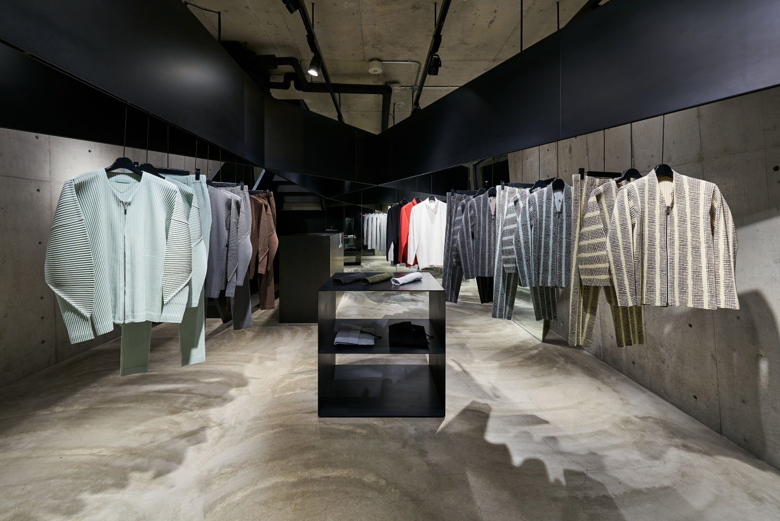 HOMME PLISSÉ ISSEY MIYAKE / DAIKANYAMA