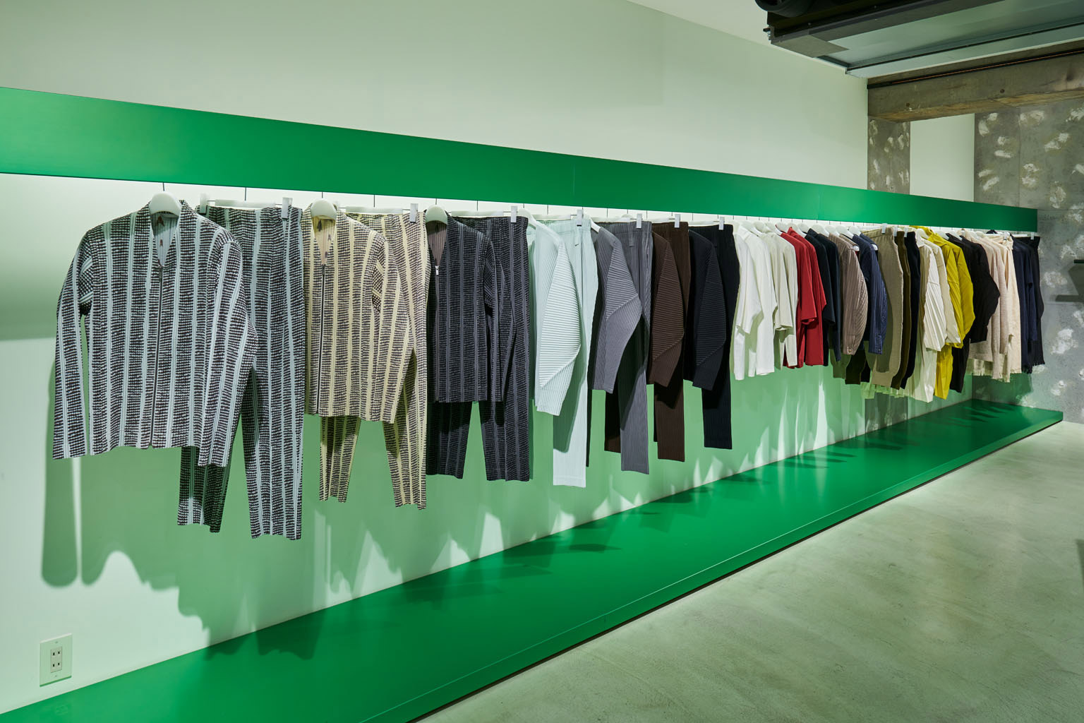 HOMME PLISSÉ ISSEY MIYAKE