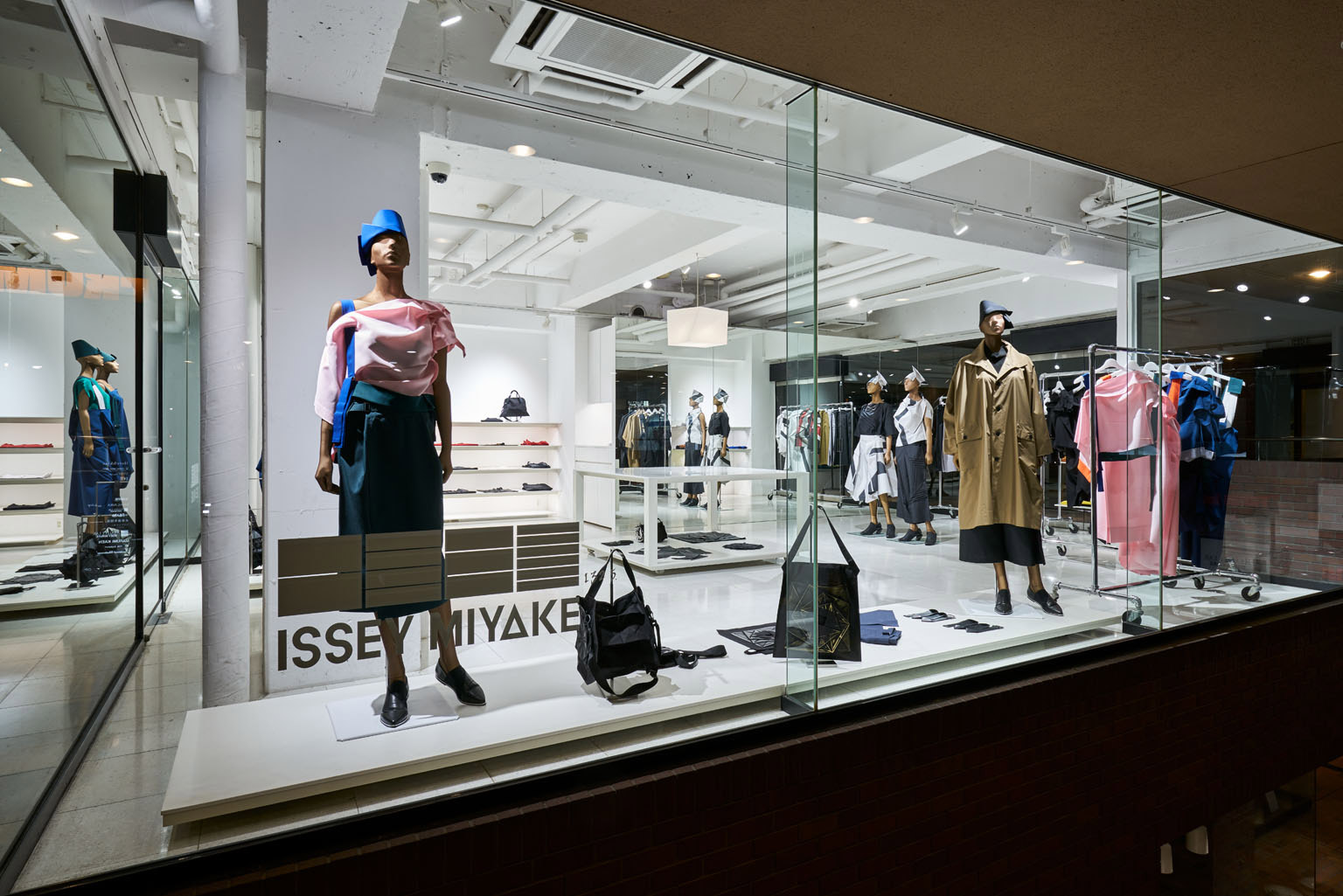 132 5. ISSEY MIYAKE
