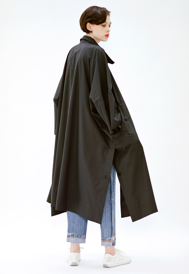 TRIPPING COAT